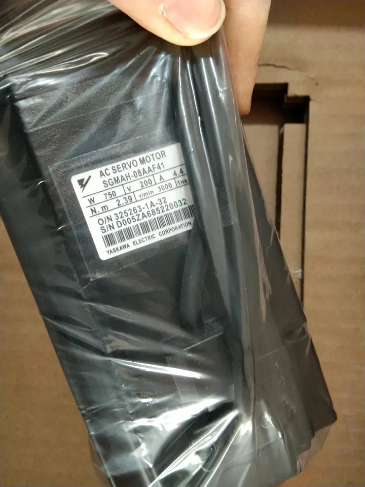 Yaskawa SGMAH-08AAF41 Servo Motor 1PC - YASKAWA