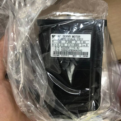 new 1PC YASKAWA SGMPH-01A2A-YR11 Servo Motor In Box ping