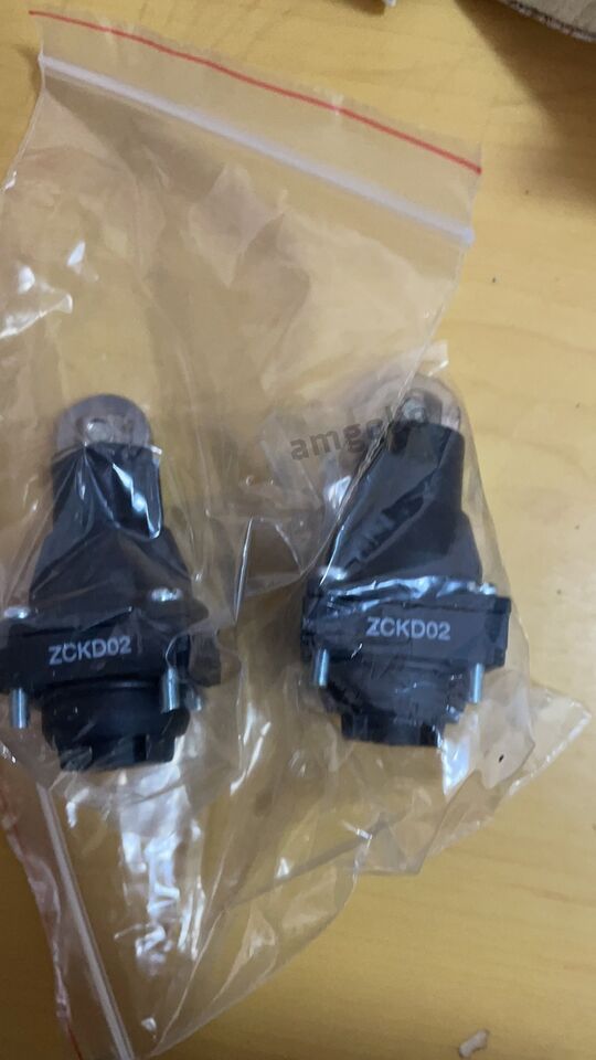 new 1PC Schneider ZCK-D02 Limit Switch ZCKD02 - SCHNEIDER