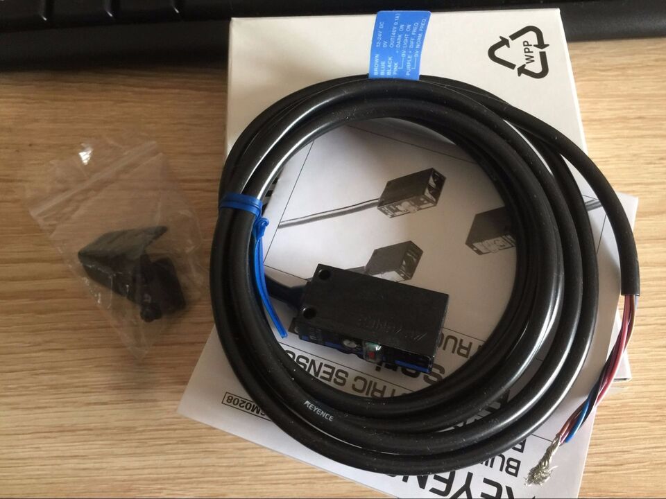 Keyence PZ-101P Photoelectric Sensor 1 Piece - KEYENCE