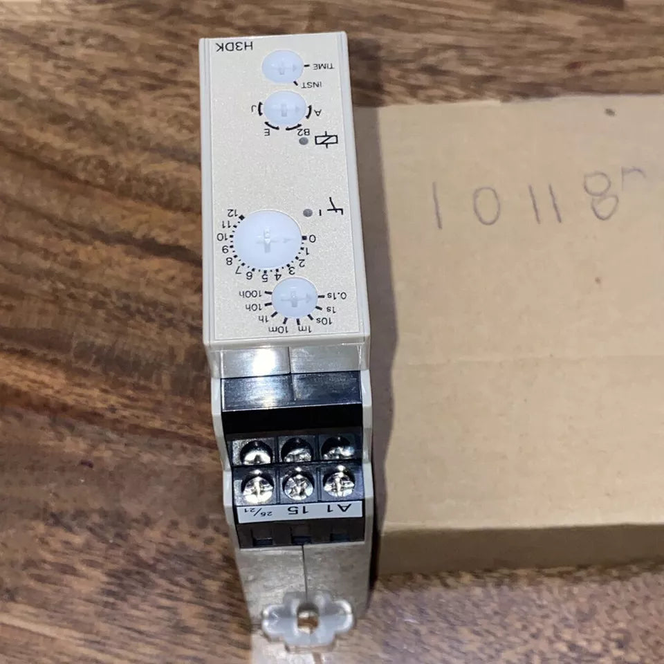 Omron H3DKS2 Timer - OMRON