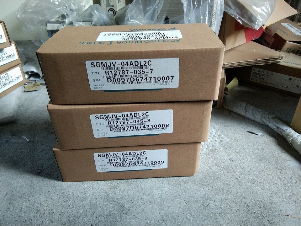 new 1PC Yaskawa SGMJV-04ADL2C AC Servo Motor ping
