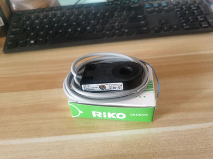 new 1PC RIKO SIA15-CE PNP Sensor In Box Ship - RIKO