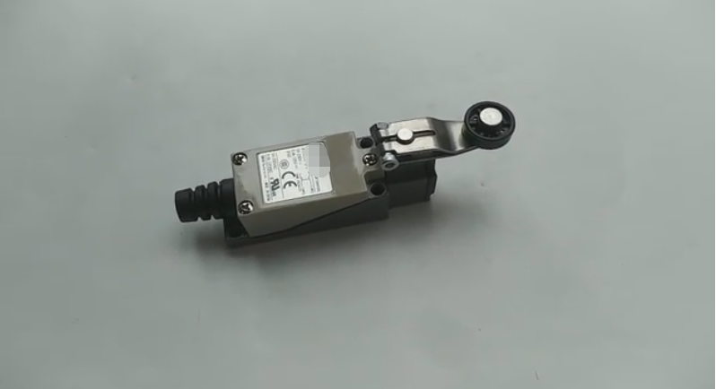 new Omron D4V-8104Z-N Limit Switch D4V8104ZN One - OMRON