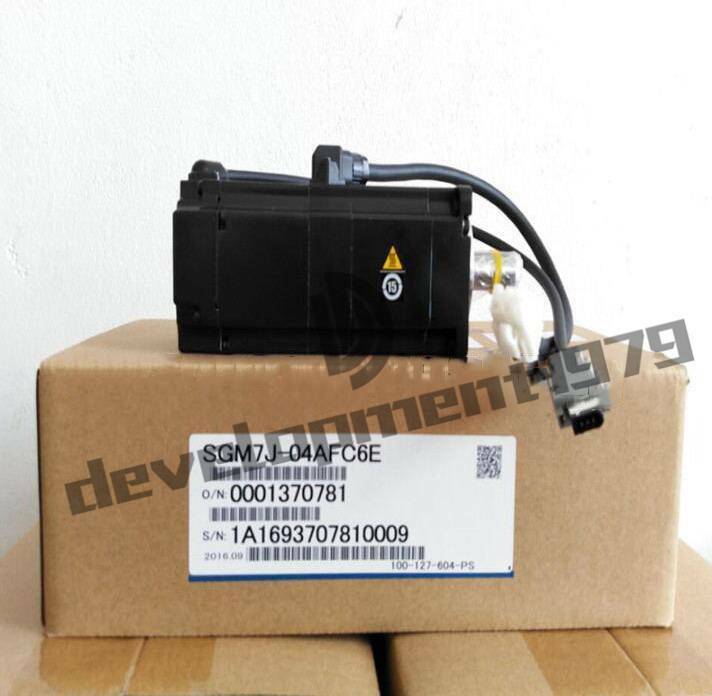 new One  Yaskawa servo motor SGM7J-04AFC6E