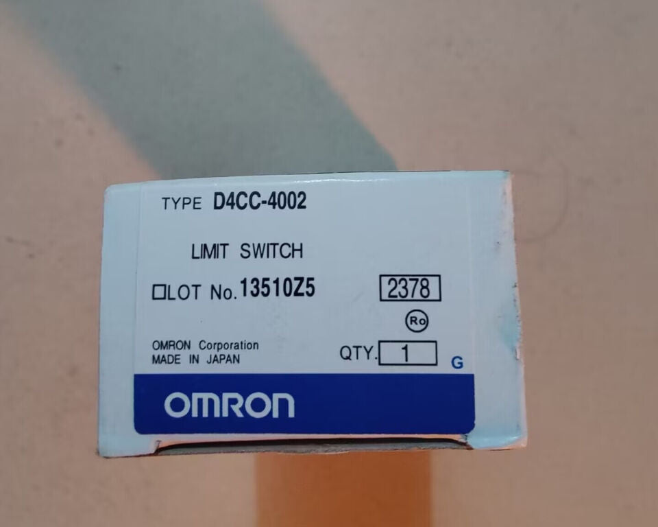 new 1PC Omron D4CC-4002 Limit Switch D4CC4002 In Box - OMRON