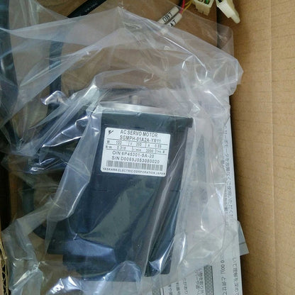 new 1PC YASKAWA SGMPH-01A2A-YR11 Servo Motor In Box ping