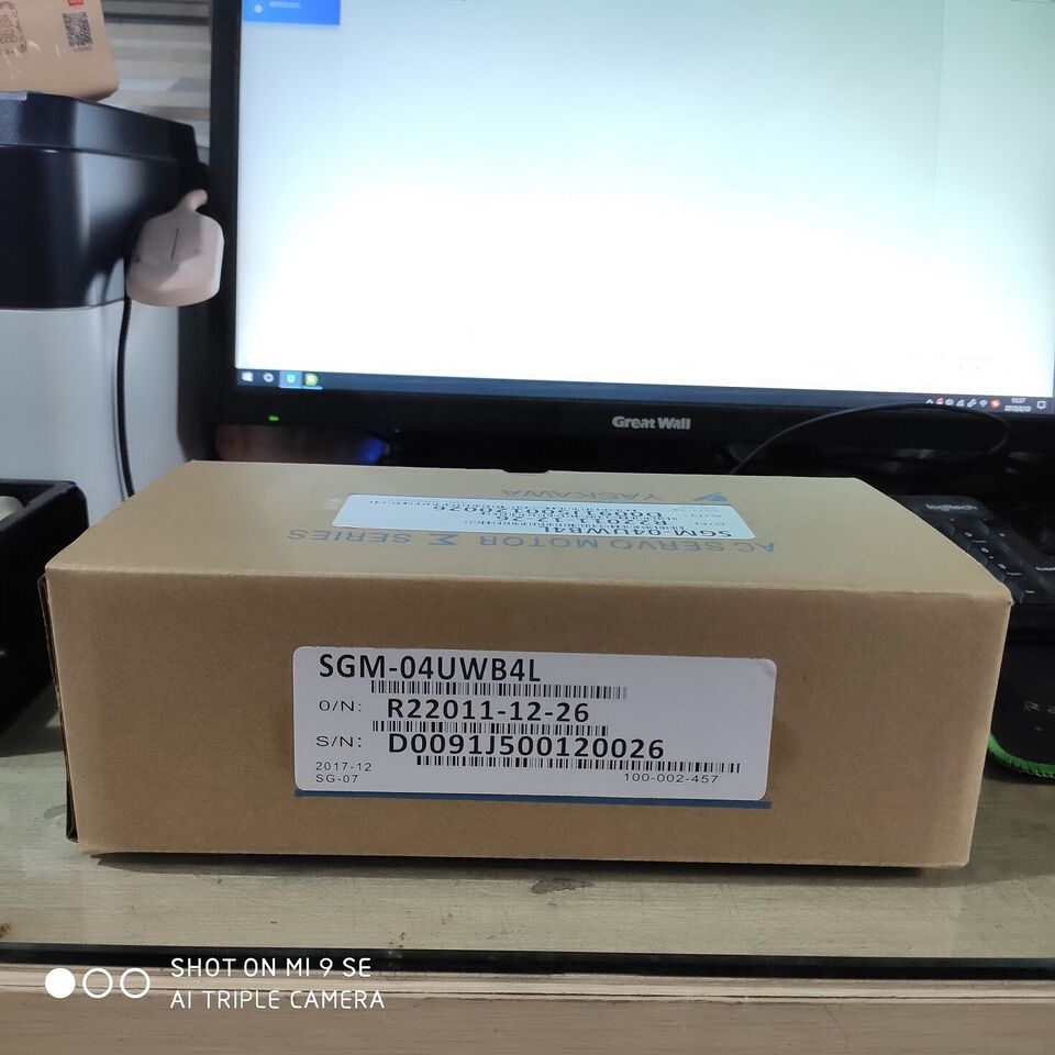 new 1PCS Yaskawa SGM-04UWB4L Servo Motor In Box ping - YASKAWA