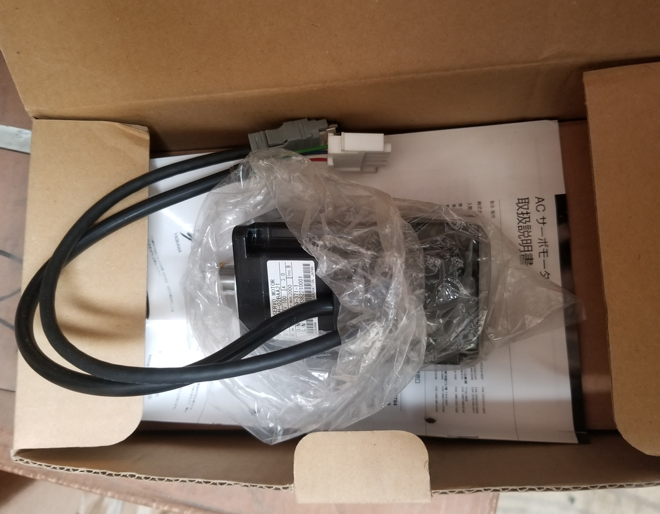 new 1PC Yaskawa SGMAH-02BAA21 Servo Motor In Box ping