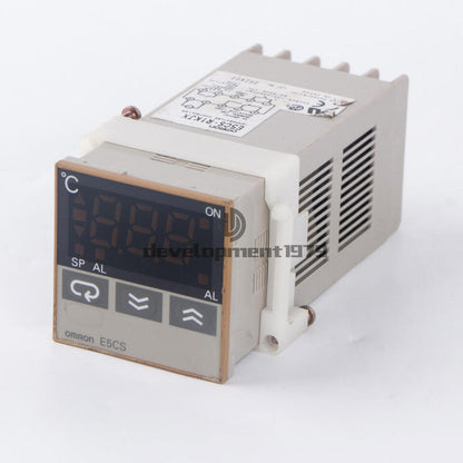 Omron E5CS-R1KJX Temperature Controller 100-240VAC Used - OMRON