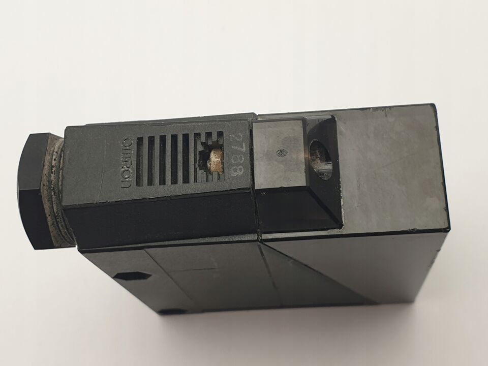 new Omron E3JM-DS70M4-G Photoelectric Switch One E3JMDS70M4G - OMRON