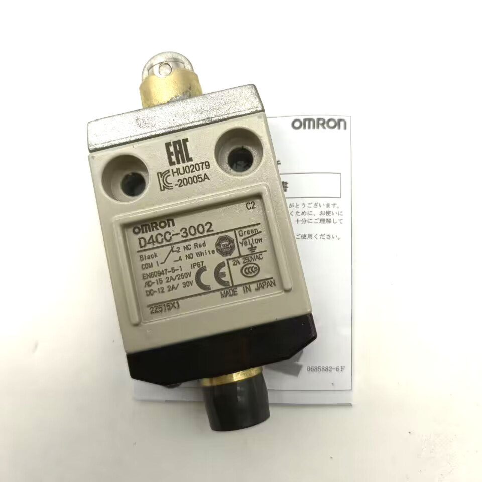 new 1PC Omron D4CC-3002 Limit Switch D4CC3002 In Box - OMRON