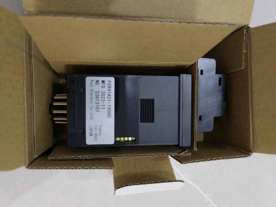 Fuji PXR4TAS1-1V000 Temperature Controller In Box - FUJI