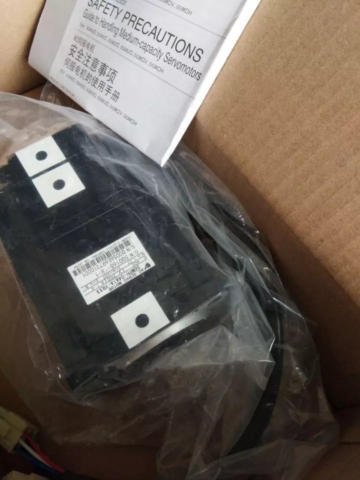 new YASKAWA SGMPH-04A1A-YR13 1PC Servo Motor In Box ping