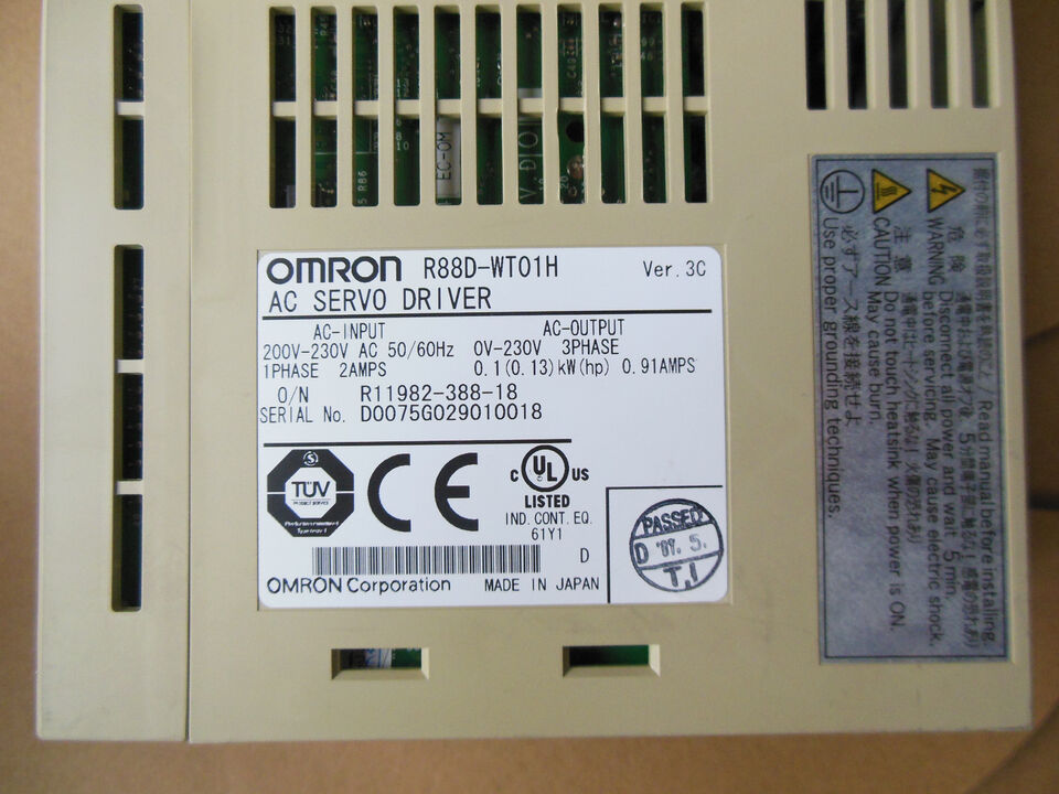 Omron R88DWT01H AC Servo Driver - OMRON