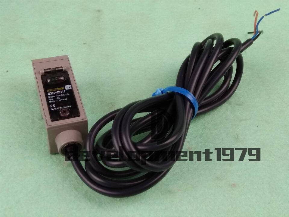 new One E3S-CR11 10-30VDC Omron Photoelectric Switch - OMRON