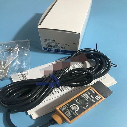Omron E3S-R2E4 Photoelectric Switch – 240V AC, 1A, Quick Acting - OMRON