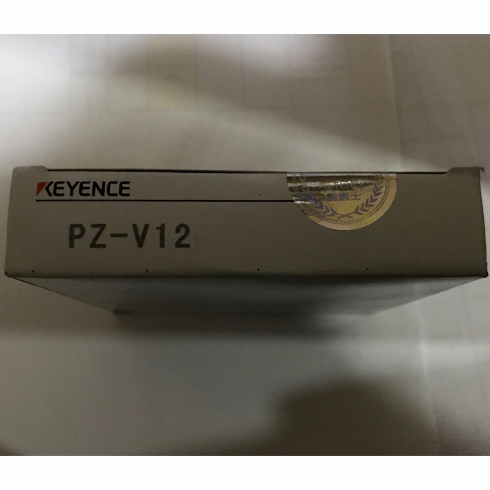 new 1PC  KEYENCE PZ-V12 Photoelectric Sensor PZV12 In Box