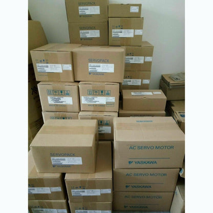 new 1PC  Yaskawa SGMAH-02BAA41 Servo Motor In Box ping