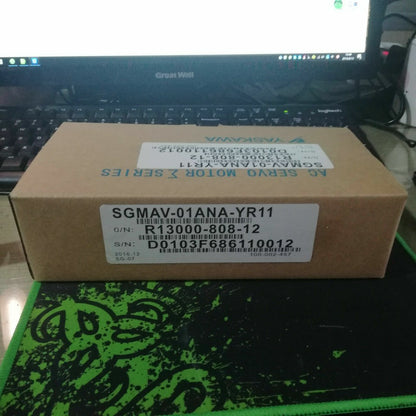 new 1PC  Yaskawa SGMAV-01ANA-YR11 Servo Motor In Box ping