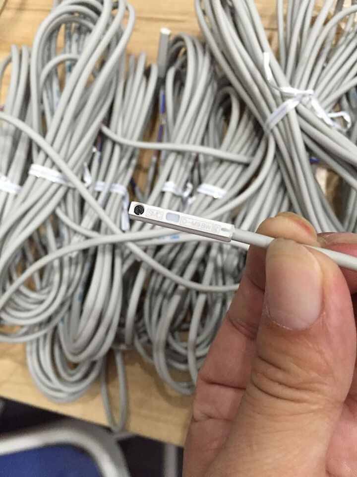 new 1PC SMC D-M9BW Magnetic Switch Sensor DM9BW - SMC