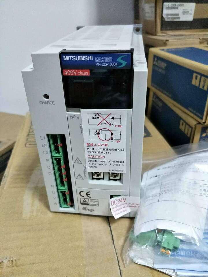 Mitsubishi SERVO DRIVE MRJ2S100B4: 1-Unit PLC Controller - MITSUBISHI