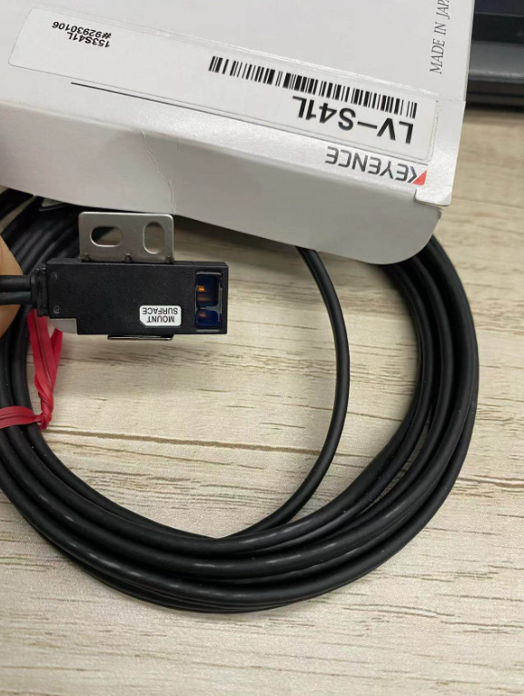 new 1PC Keyence LV-S41L Laser Sensor In Box ping LVS41L - KEYENCE