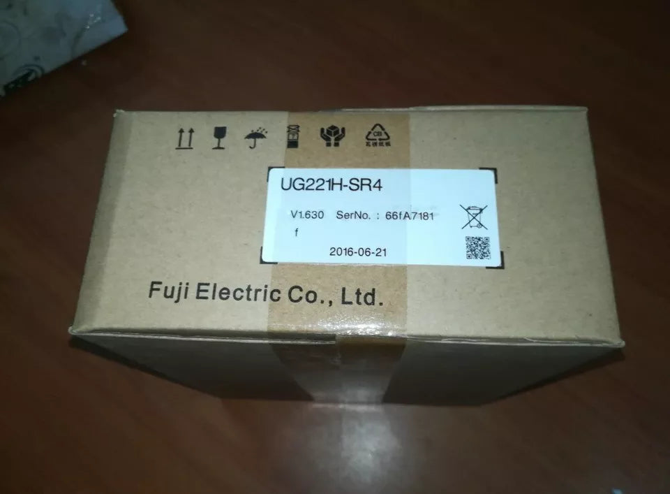 FUJI UG221H-SR4 Touch Screen Panel HMI New In Box - FUJI