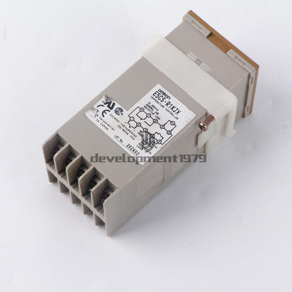 Omron E5CS-R1KJX Temperature Controller 100-240VAC Used - OMRON