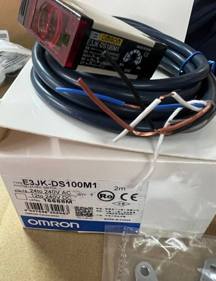 new Omron E3JK-DS100M1 Photoelectric Switch One E3JKDS100M1 - OMRON