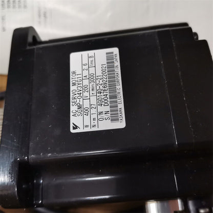 new 1PC  Yaskawa SGMP-04V3YG11 Servo Motor In Box ping