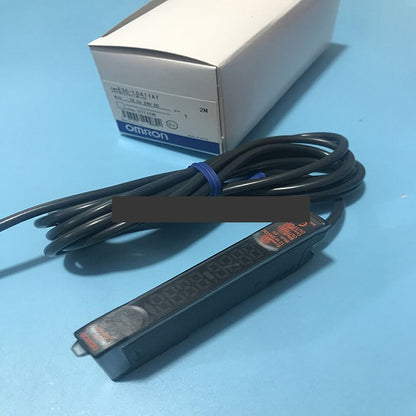 Omron E3C-LDA11AT - Photoelectric Switch - 120V AC - 120Hz - 100% accuracy - 1000 lumen - OMRON
