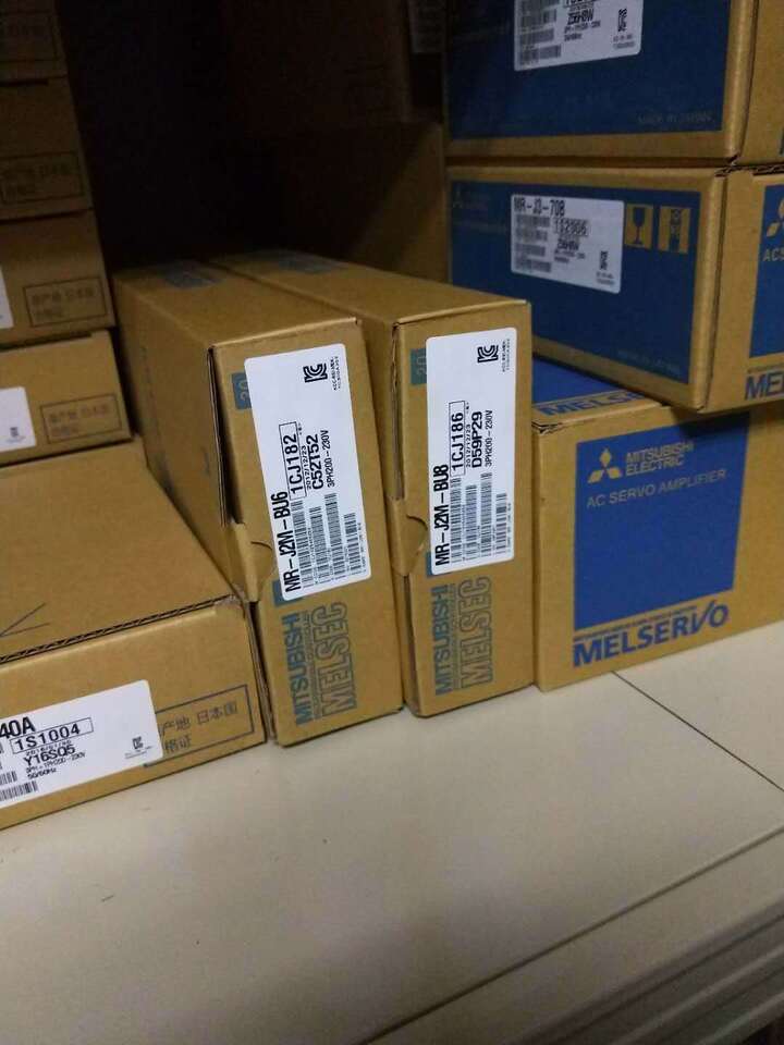 new 1PC Mitsubishi servo drive MR-J2M-BU8 MRJ2MBU8 In Box - MITSUBISHI