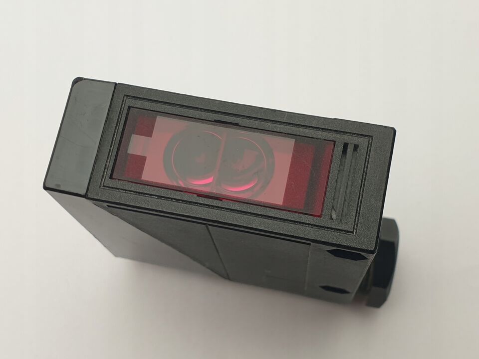 new Omron E3JM-DS70M4-G Photoelectric Switch One E3JMDS70M4G - OMRON