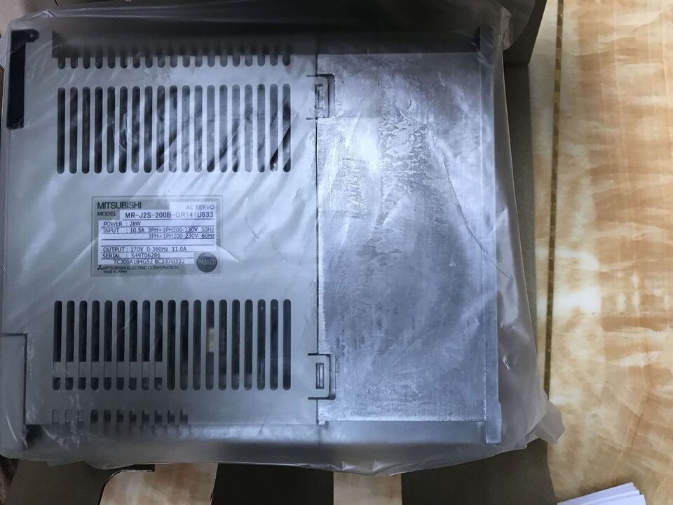 new 1PC Mitsubishi MR-J2S-200B-QR141U633 Serve Drive In Box ping - MITSUBISHI