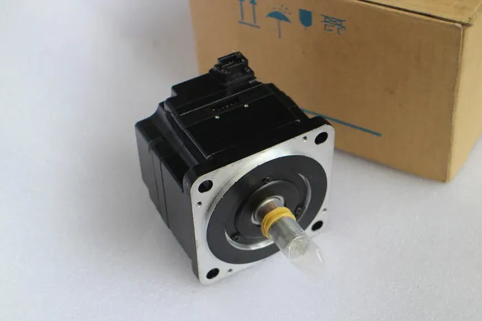 Yaskawa Servo Drive SGMPS-02A2A21 New In Box - YASKAWA