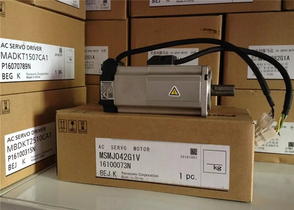 new Panasonic MSMJ042G1V Servo Motor 1PC - PANASONIC