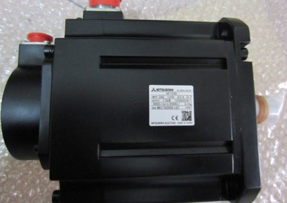 new 1PC Mitsubishi HF154S Servo Motor In Box ping