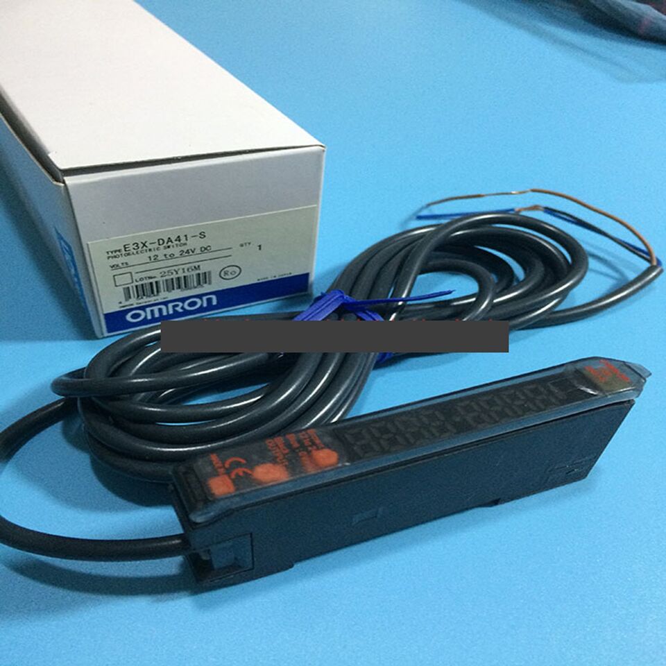 Omron E3XDA41S Photoelectric Switch - OMRON