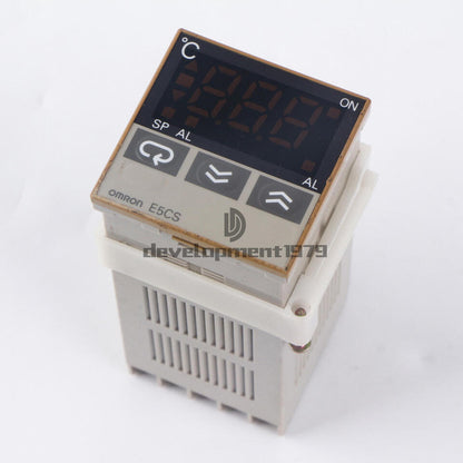 Omron E5CS-R1KJX Temperature Controller 100-240VAC Used - OMRON