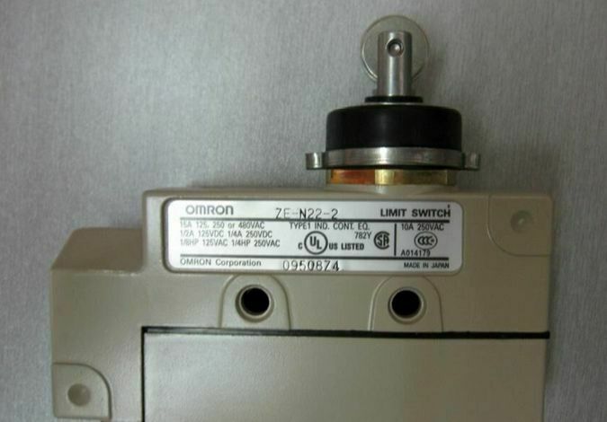 new Omron ZE-N22-2 Limit Switch ZEN222 In Box One - OMRON