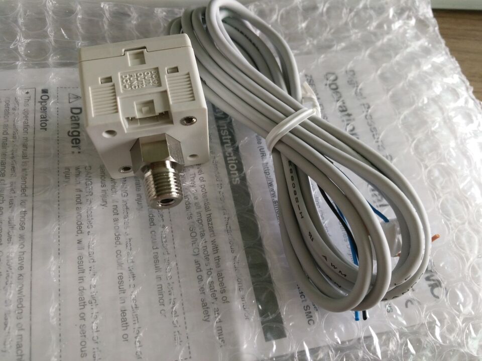 new 1PC SMC ZSE30A-01-N-L Pressure Switch ZSE30A01NL - SMC