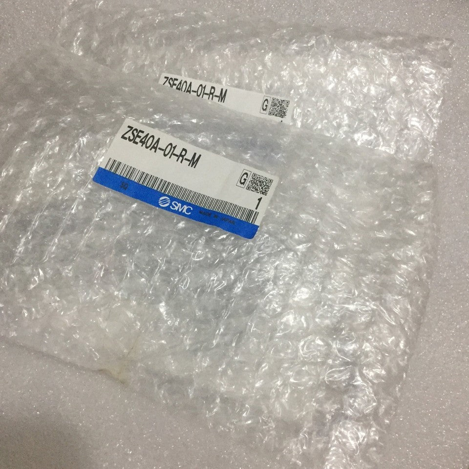new 1PC SMC ZSE40A-01-R-M Pressure Switch ZSE40A01RM