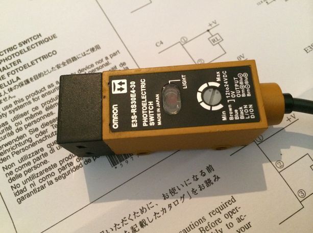 Omron E3S-RS30E4-30 Photoelectric Switch - OMRON