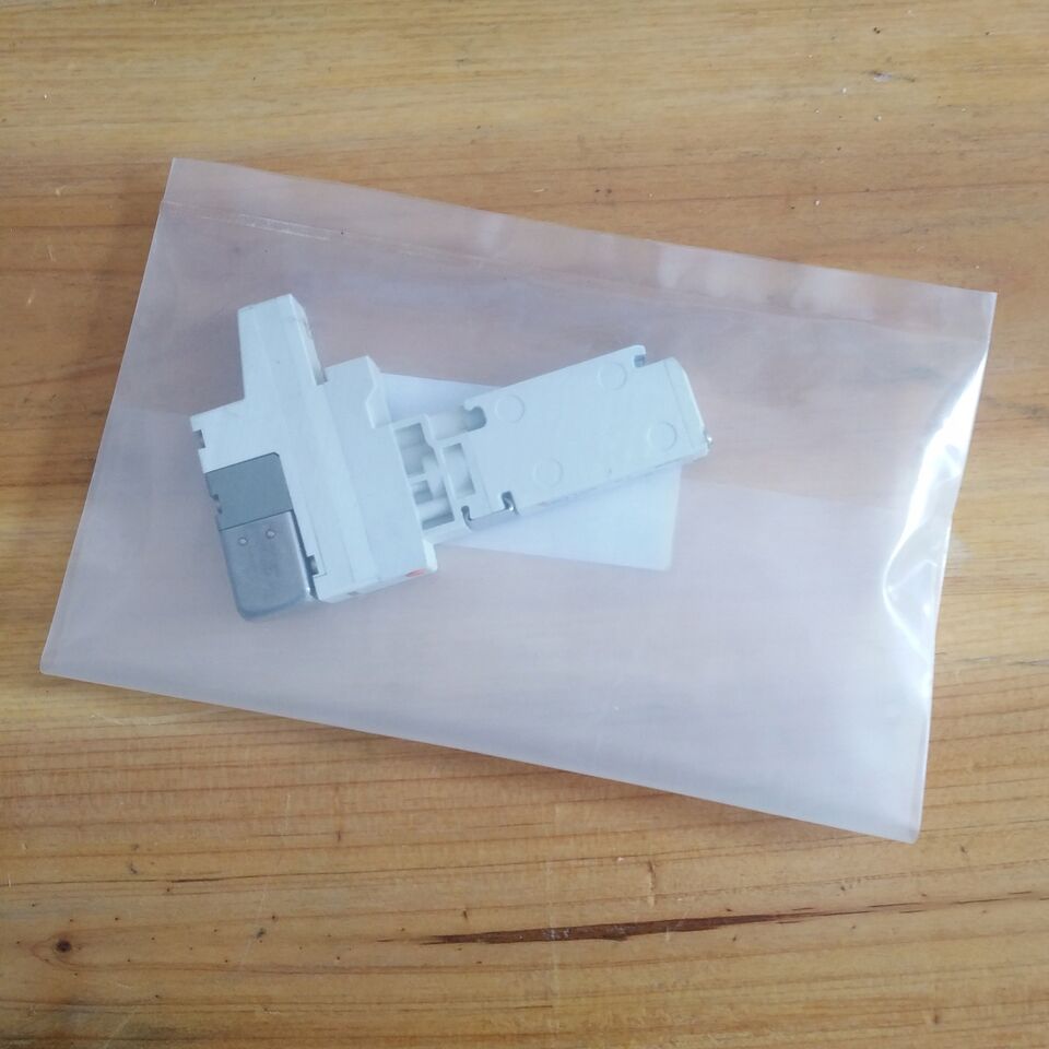 new 1PC SMC VQ1100-51 Solenoid Valve VQ110051 - SMC
