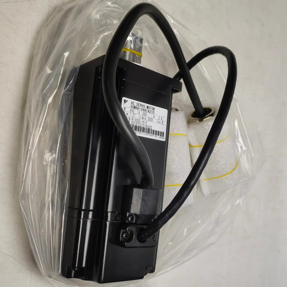 new YASKAWA SGMAH-04A1A21D 1PC Servo Motor In Box ping