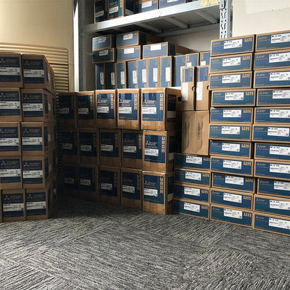 new 1PC  Mitsubishi MR-J2S-20A-EG Serve Drive In Box ping