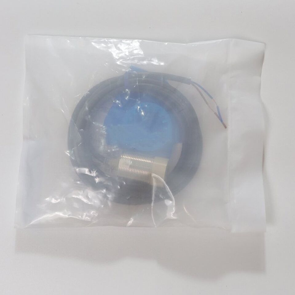 new 1PC Omron E2E-X20MD1 Proximity Sensor Switch ping - OMRON