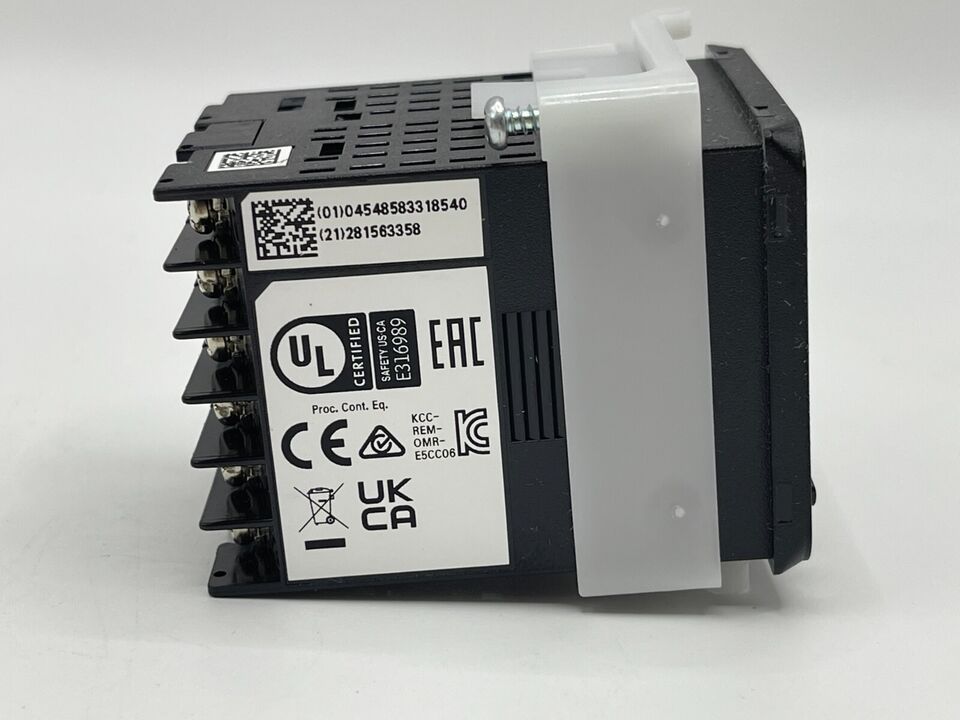 new 1PC Omron E5CC-QX2ASM-802 Temperature Controller E5CCQX2ASM802 100-240VAC - OMRON