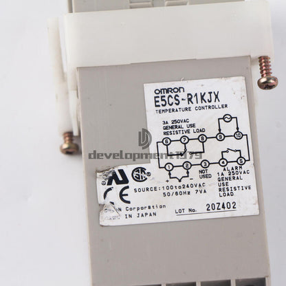 Omron E5CS-R1KJX Temperature Controller 100-240VAC Used - OMRON
